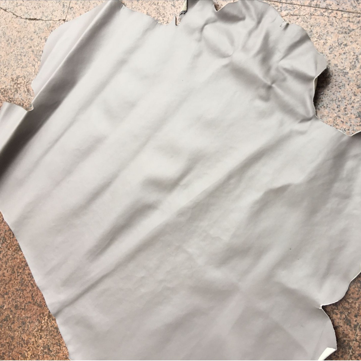 二层牛皮 二层压印 变色牛皮，商标皮，浅灰色