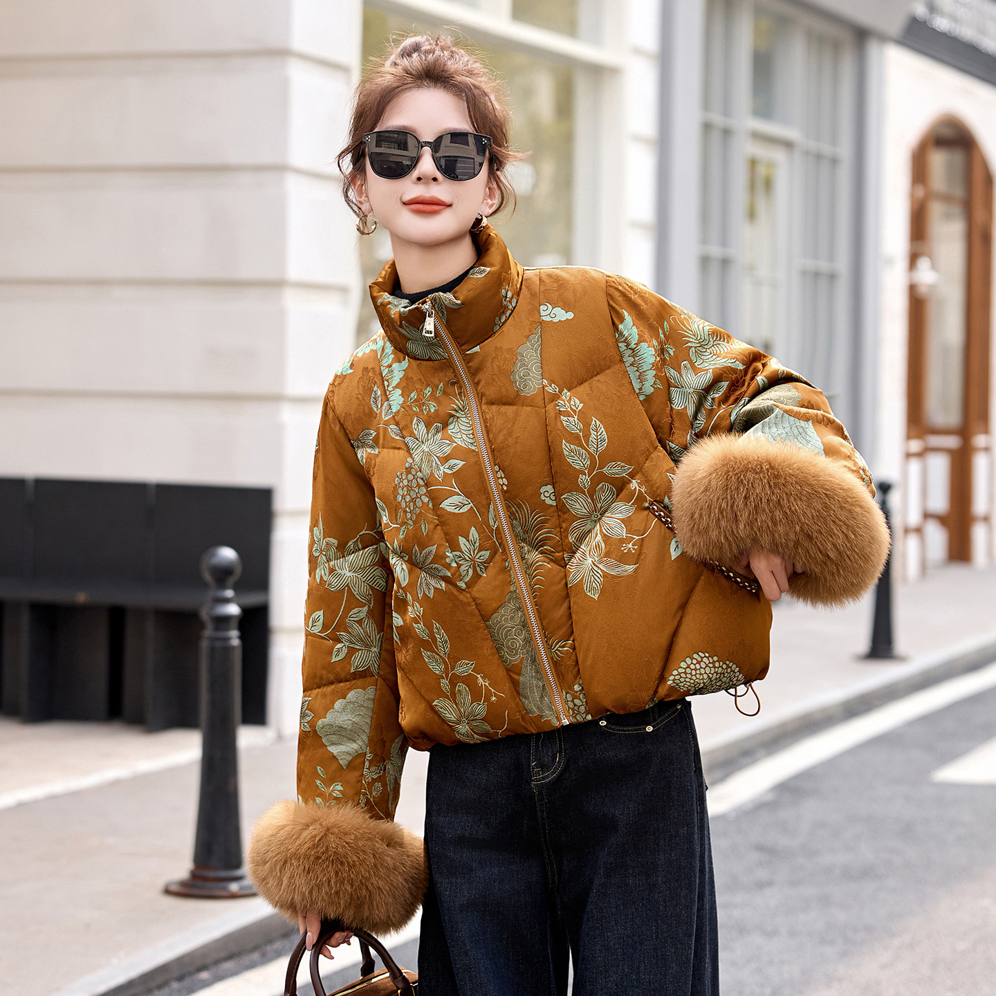 Winter 2025 New Style Chinese Style New Chinese Embroidery Design Fox Fur Cuff down Jacket Jacket for Women Ah8162