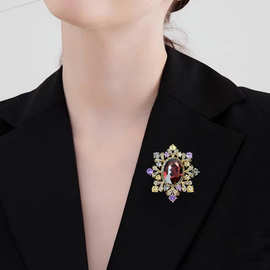 胸针高级感小众精致奢华施家水晶设计感宫廷风高档胸花别针配饰品