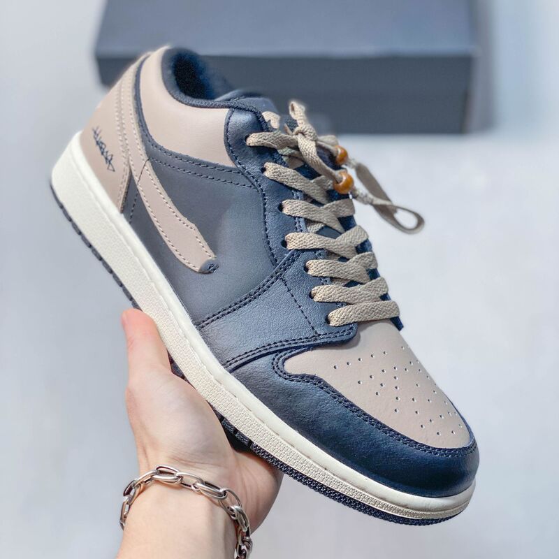 Original Aj1 Low-Top Basketball Shoes in Silver and Black, Retro Street-Style Sneakers for Men and Women, Liquid Silver Versatile Couple's Trendy Shoes Original Aj1 Low-Top Basketball Shoes in Silver and Black, Retro Street-Style Sneakers for Men and Women, Liquid Silver Versatile Couple's Trendy Shoes