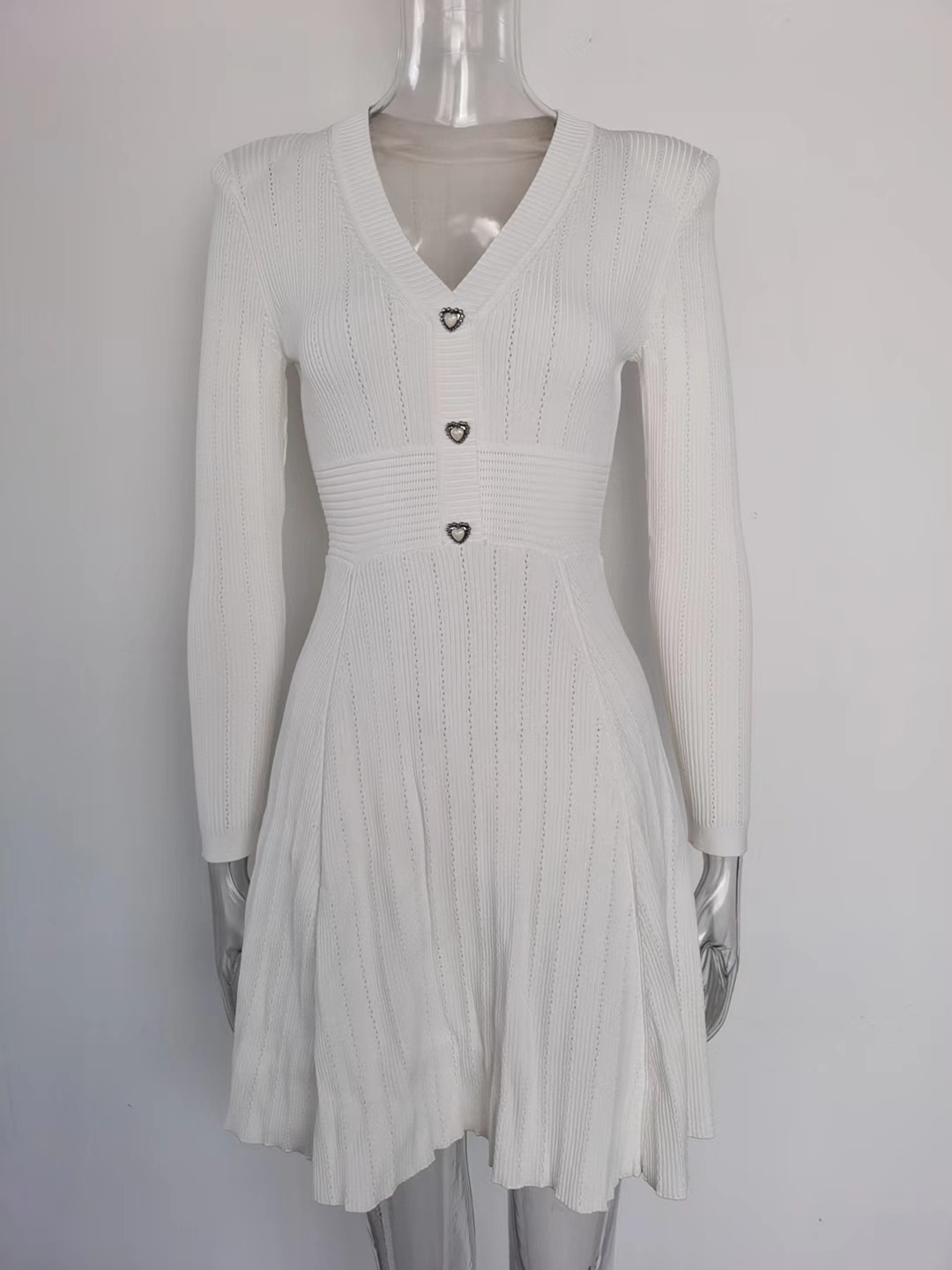 Vêtements pour femmes automne et hiver nouvelle robe rouge à col en V tempérament slim bouton d'amour jupe tricotée jupe courte en ligne A_voghion.com