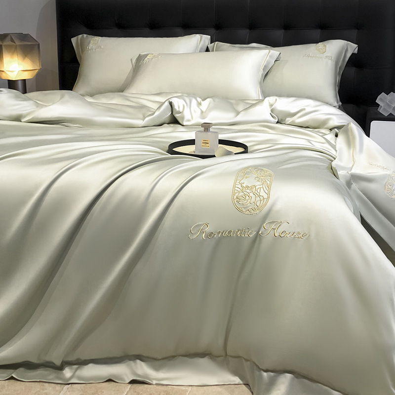Cuatro piezas de seda de hielo de verano seda lisa cama cama de lujo ligera cama de lujo cama de tres piezas de verano