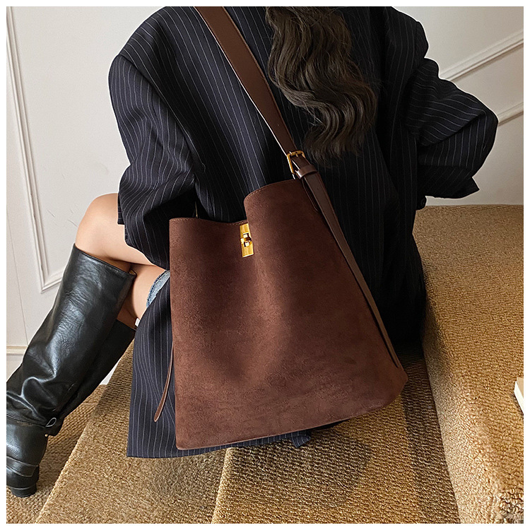 Retro Suede Commuter Bucket Bag for Women 2025 Spring and Summer New Style Elegant Large-Capacity Shoulder Crossbody Bag