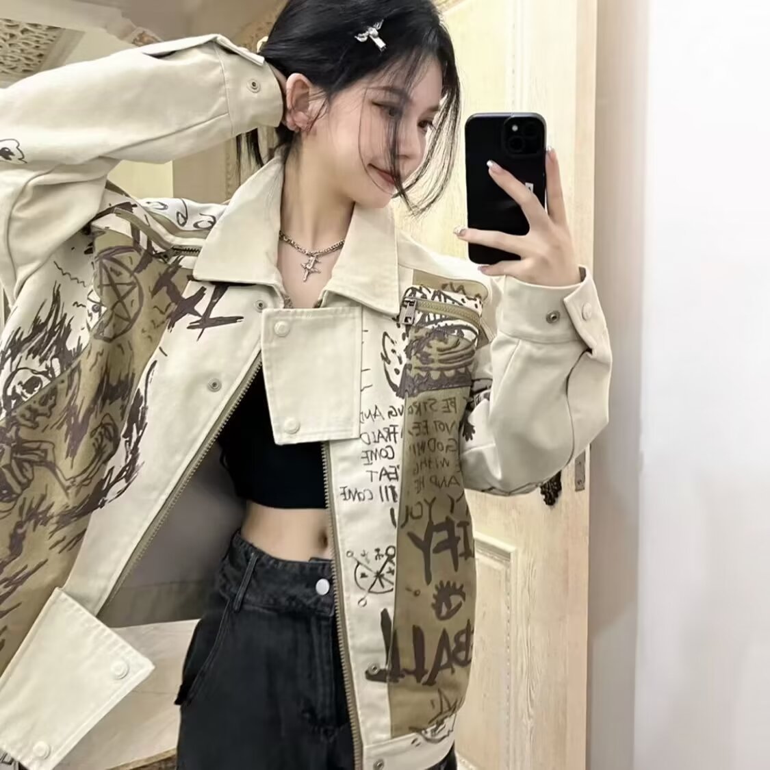 American-style baseball jacket for men, early autumn outfit, vibe graffiti design, niche couple motorcycle jacket/workwear jacket.