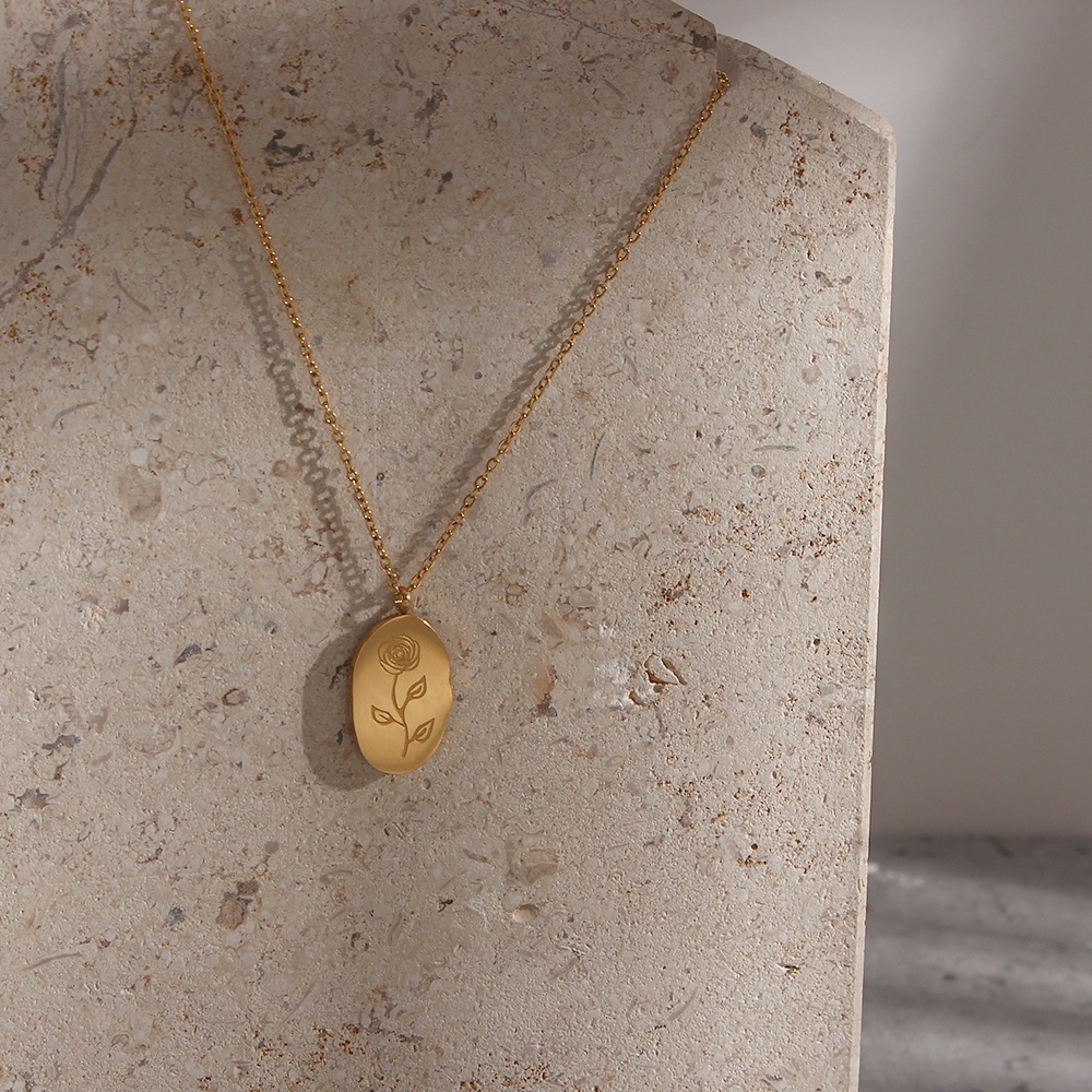 Elegant small design necklace