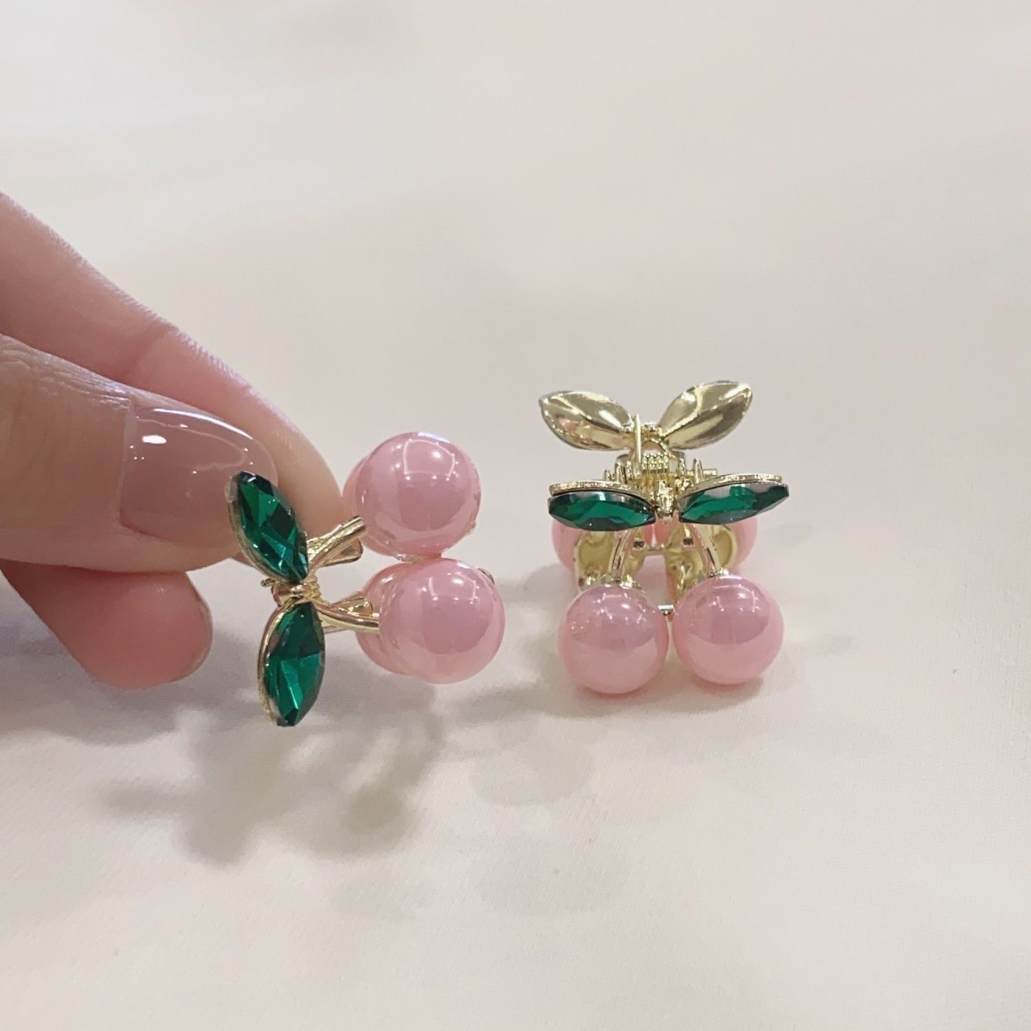 6g Weight Hair Claws Hair Accessories Type 1 Piece Quantity Holiday, Street Occasion Imitation Pearl Material Cherry Pattern All Seasons Season Women's Gender Cute, Sweet Style Cute Sweet Women's Cherry Imitation Pearl Hair Claws 14