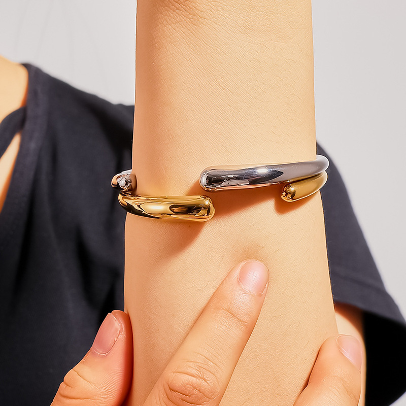 European and American INS Simple Joker Titanium Steel Minimalist Simple Gloss Water Drops 18K Open Bracelet No Falling Bracelet European and American INS Simple Joker Titanium Steel Minimalist Simple Gloss Water Drops 18K Open Bracelet No Falling Bracelet