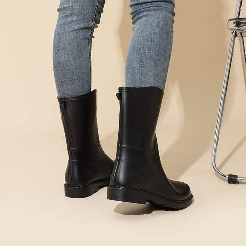 Japanese-style high-top rain boots, women's fashionable outdoor slip-resistant waterproof and wear-resistant one-piece rubber shoes, kitchen long-tube soft-soled rain boots