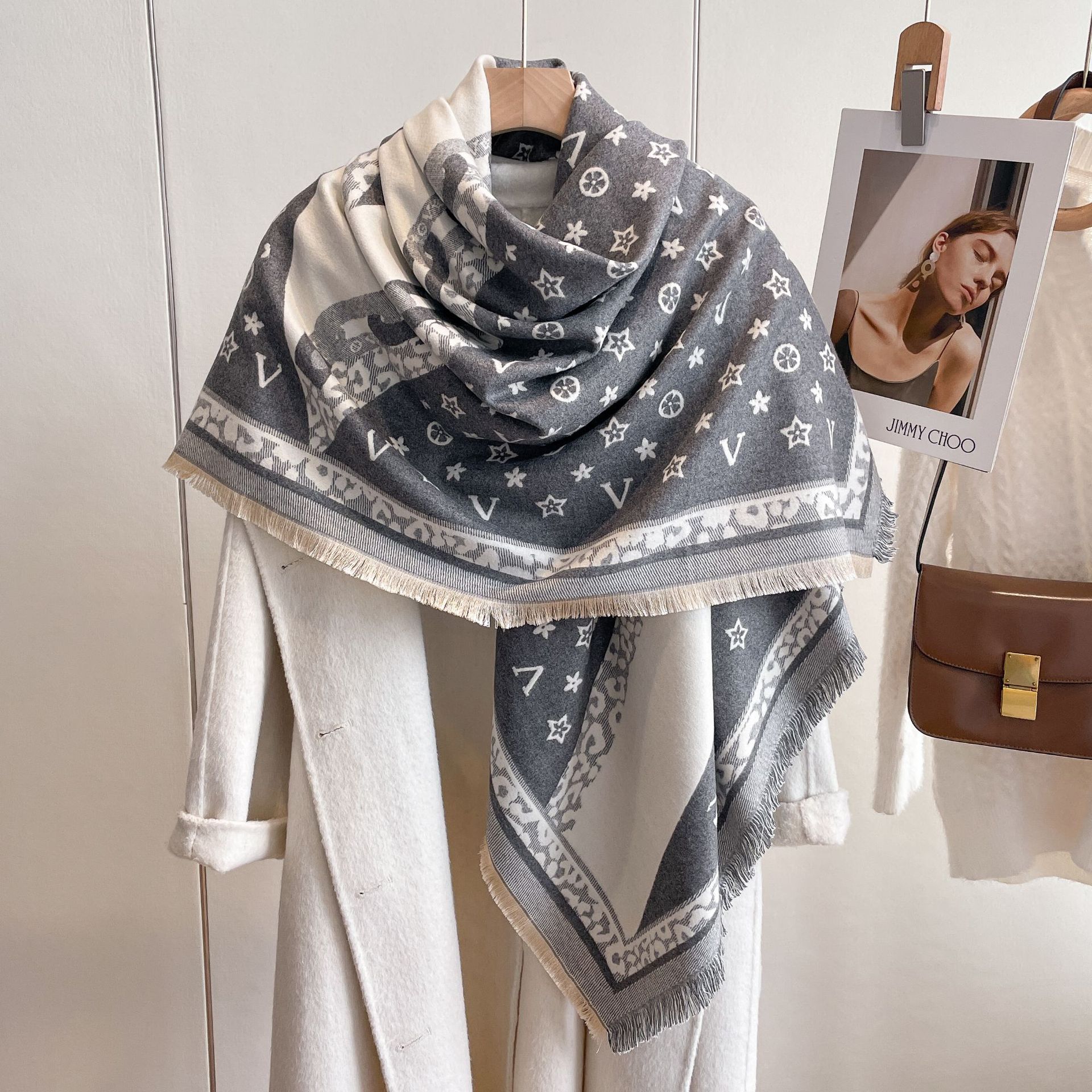 Europa y América nuevo chal de Cachemira de gran tamaño elegante todo fósforo carta impresa bufanda invierno engrosada bufanda caliente para las mujeres