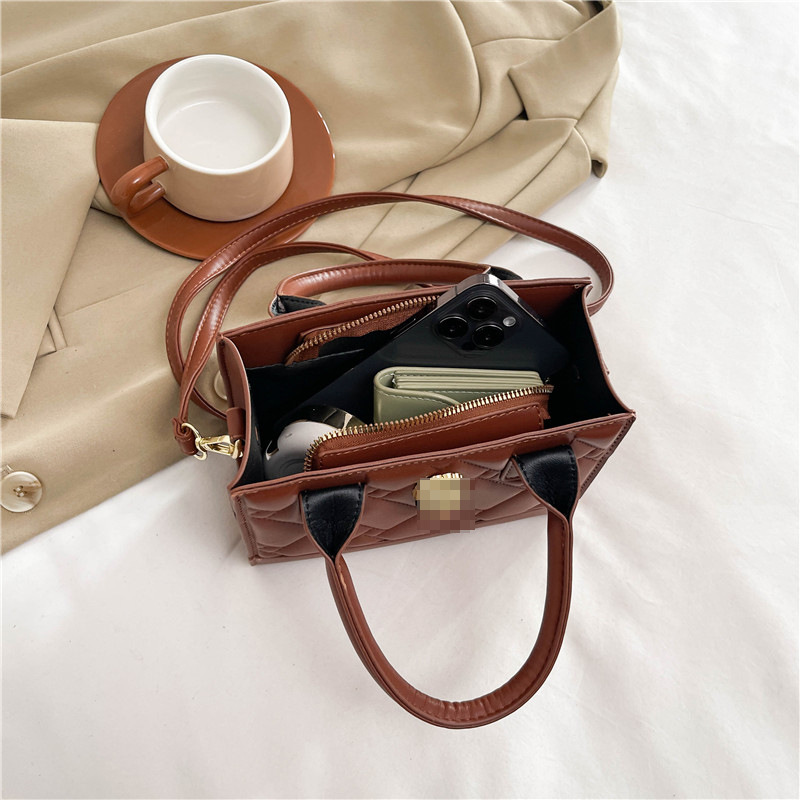 Bolso de PU transfronterizo nueva tendencia charol rombo pequeño cuadrado bolso de mensajero de un solo hombro de alta gama de nicho