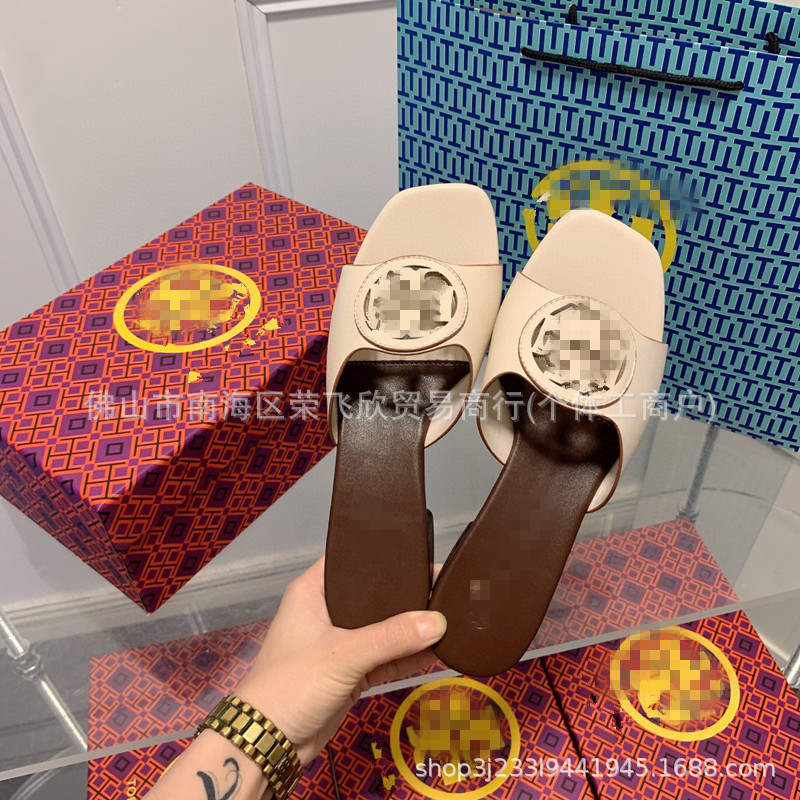 Comercio exterior TB hogar 2024 zapatillas planas huecas desgaste exterior de las mujeres Sandalias de tacón alto de moda Zapatos de una sola capa de piel de oveja alta de una línea