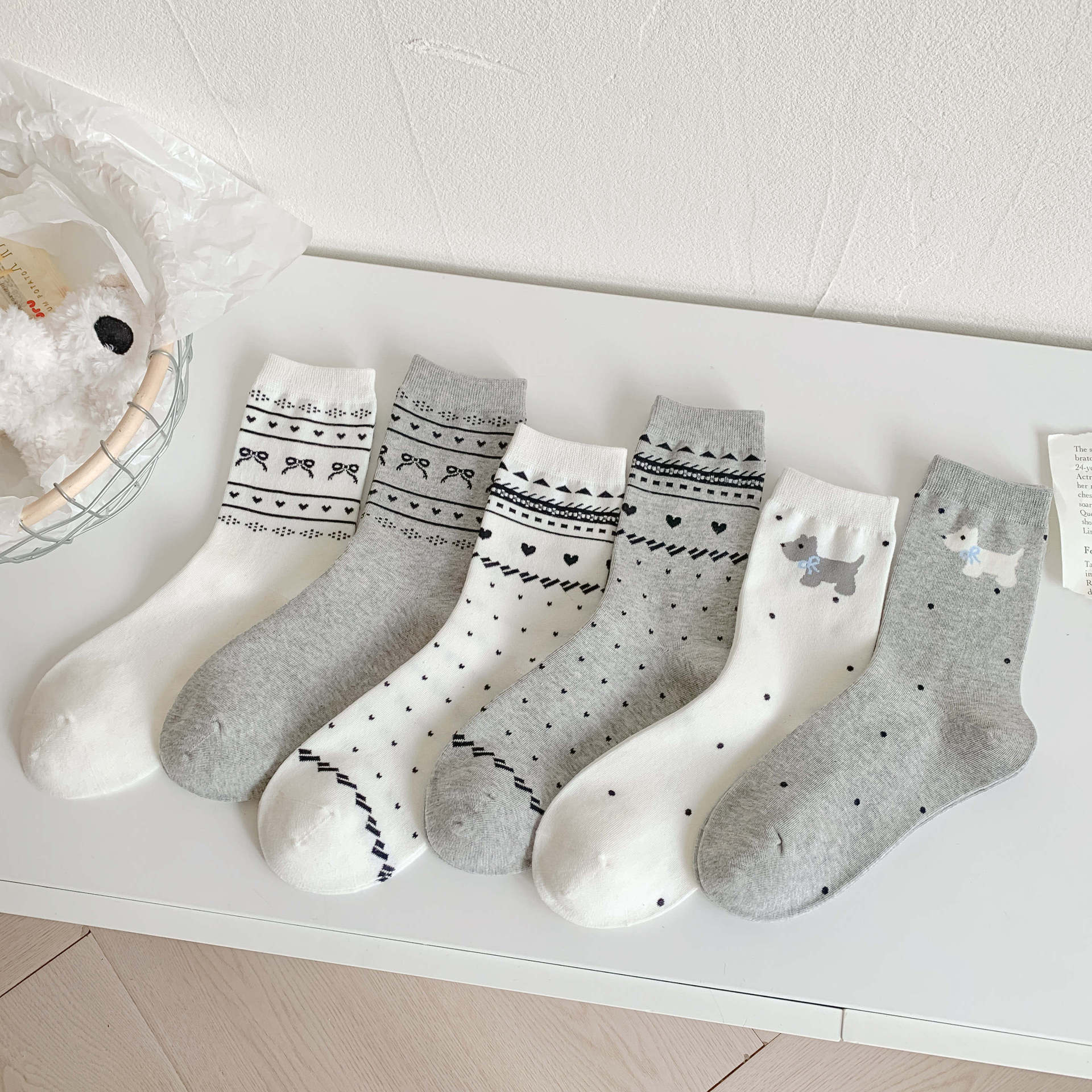 80g Weight Sweet Women's Polka Dots Bow Knot Cotton Crew Socks A Pair