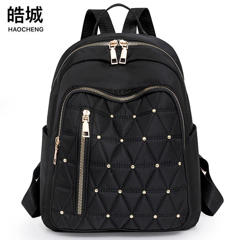 Mochila de nailon bordada de rombo para mujer 2024 nuevo estilo casual para mujer mochila de viaje ligero para viajeros urbanos