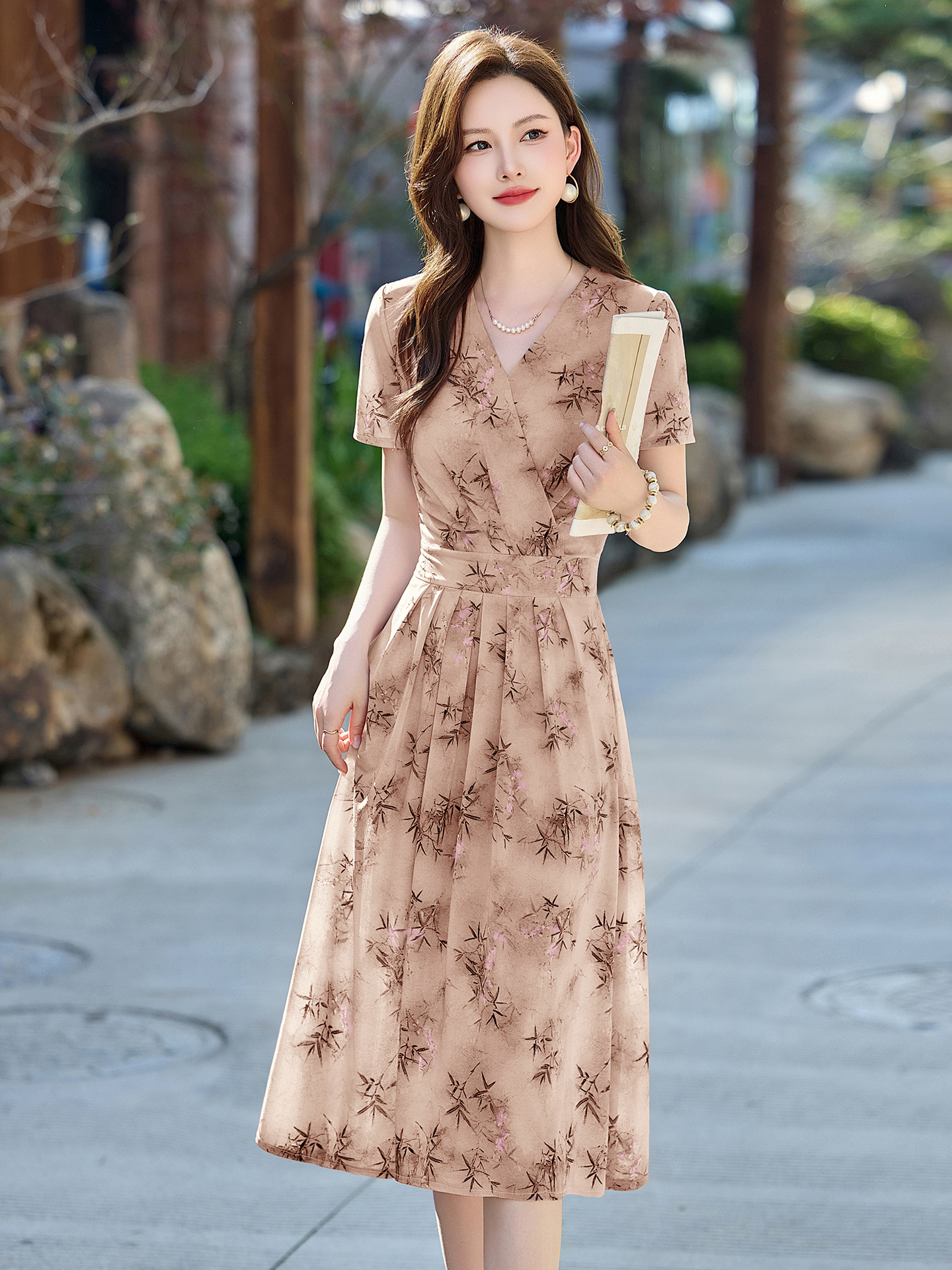 Đầm maxi nữ thắt eo dáng suông che bụng, dài qua gối, phong cách thanh lịch mùa hè 2026 — Màu hồng, xanh lá cây, màu mơ