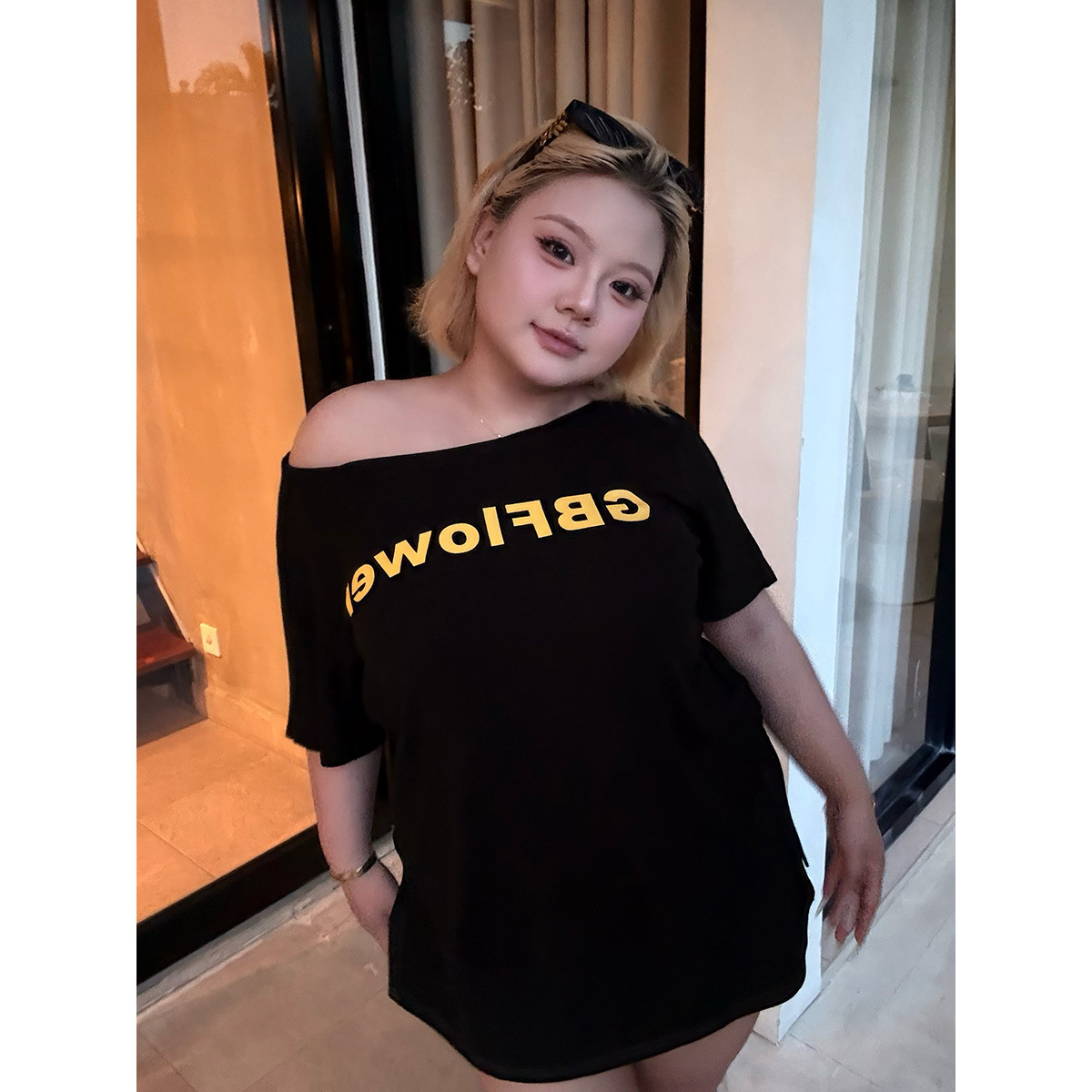 [Off-Shoulder T-Shirt] Plus Size Retro Letter Print Short-Sleeve T-Shirt, Loose Fit, Slimming, Stylish and Versatile Top