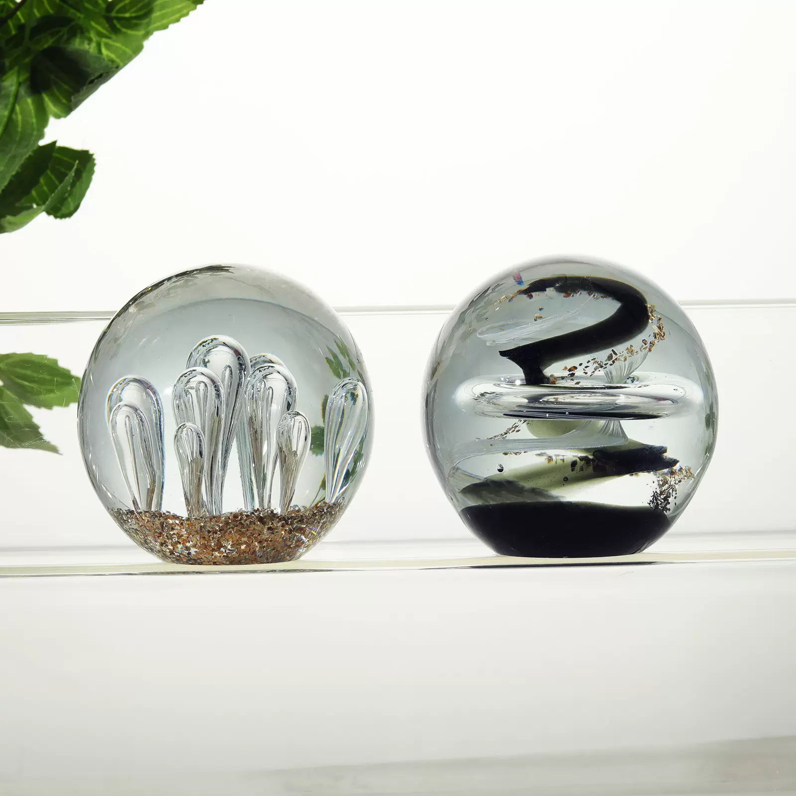 水晶工艺品玄关客厅桌面摆件云母底萌牙球灰黑色环珠螺旋仿真球