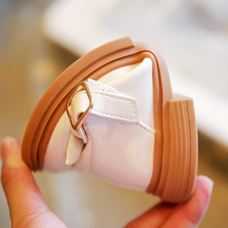 2024 otoño nuevo estilo niña estilo británico oso suela blanda zapatos de cuero de princesa con lazo coreano en stock