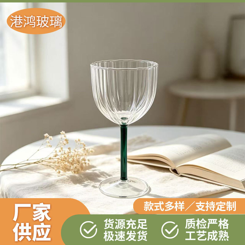 Flower-shaped red wine glasses, champagne glasses with petal designs, French-style elegant white wine glasses, vintage stemmed glass cups Flower-shaped red wine glasses, champagne glasses with petal designs, French-style elegant white wine glasses, vintage stemmed glass cups