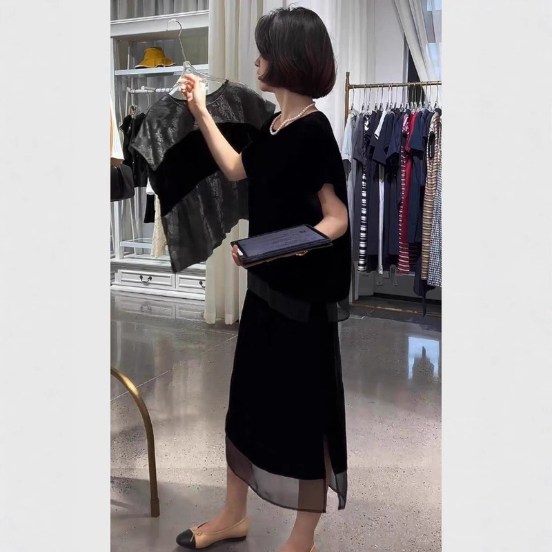 巨好看夏装一整套法式赫本风气质独特绝美漂亮黑色丝绒上衣套装裙|undefined