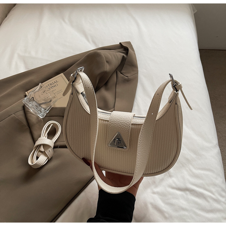 The 2025 new underarm bag for women is a simple and versatile single-shoulder crossbody bag. It is a popular and niche designer crescent-shaped women's bag undefined