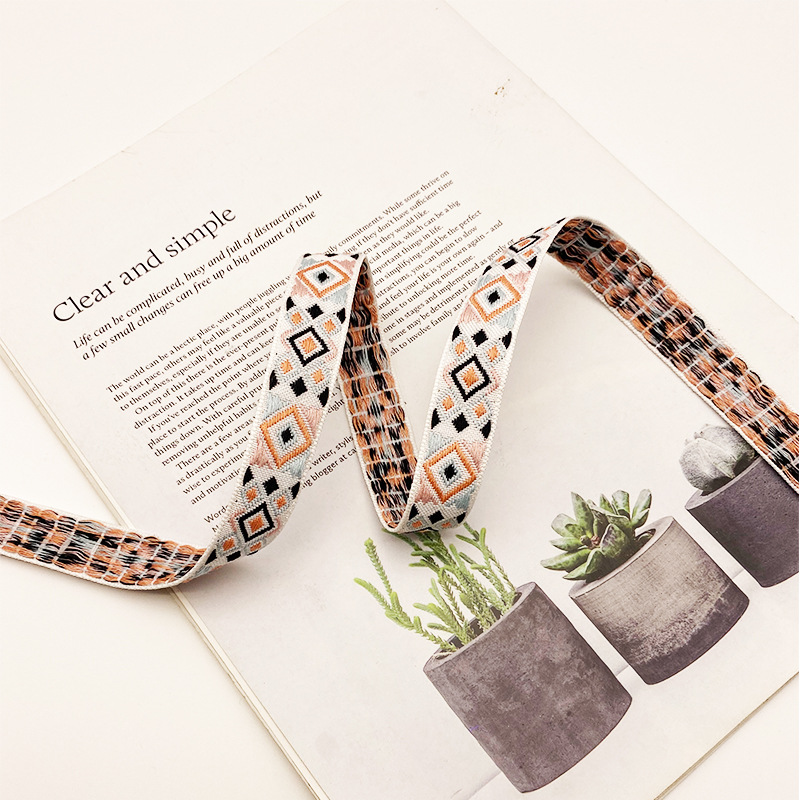 Fábrica en stock al por mayor 2,0 cm estilo étnico poliéster jacquard cinta ropa bolsas accesorios Ropa Accesorios de encaje