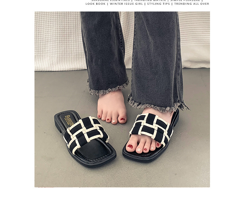 French luxury flat sandals for women to wear in summer, Xiaoxiang Feng 2023, new influencer going out to the beach, flip flops_voghion.com