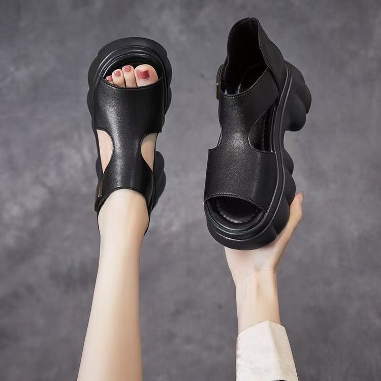 Sandallas romanas de piel suave de dedo abierto para mujeres verano 2026 nuevo muffin hueco con base gruesa versátil de tacones de sandallas de mujer
