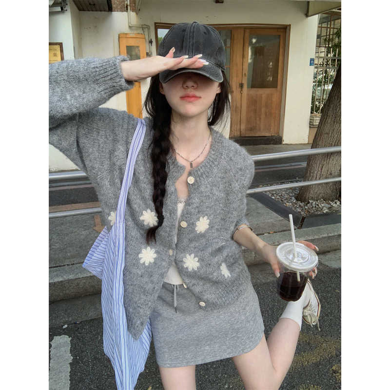 韩版雏菊勾花插肩慵懒针织衫女秋冬新款单排扣毛衣小个子外套上衣|undefined