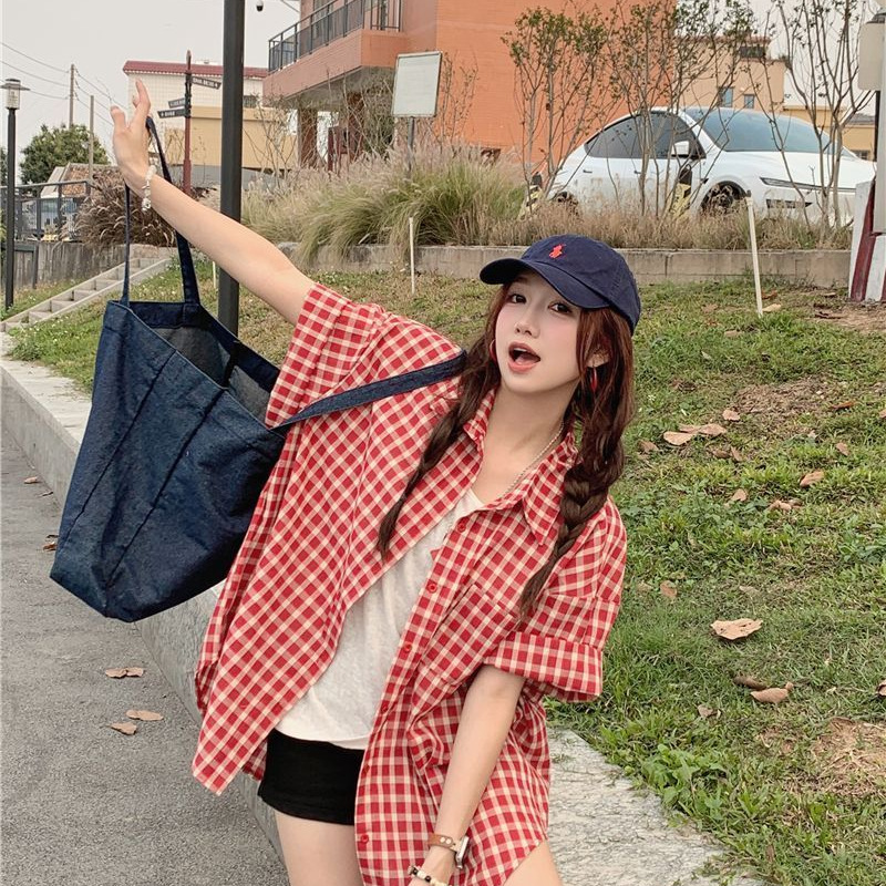 Red plaid short-sleeved sun protection shirt jacket for women, summer 2025 new style, casual, loose, and trendy mid-length top.
