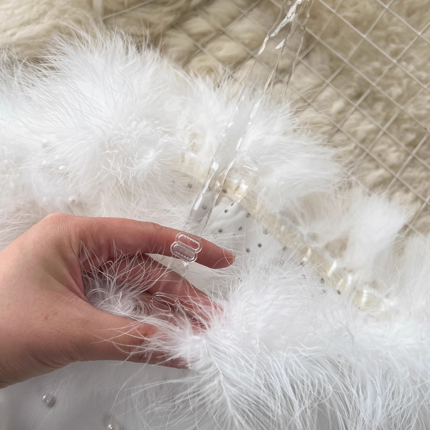 Abito donna con perline e dettagli in pelliccia stile da cerimonia_voghion.com