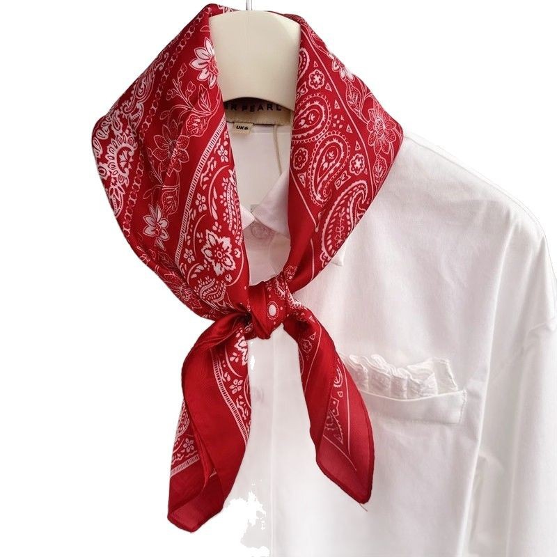 Pañuelo cuadrado de flor de anacardo coreano 2025 nuevo estilo bufanda de seda de alta gama femenina correa para el cuello accesorios decorativos para el cuello