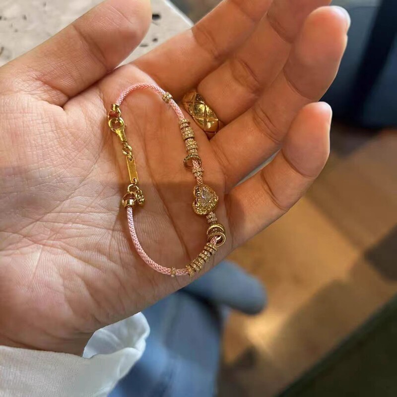Sweet and romantic heart-shaped diamond braided rope bracelet, light luxury, exquisite and sophisticated, with a girlish charm, gold-plated jewelry for women Sweet and romantic heart-shaped diamond braided rope bracelet, light luxury, exquisite and sophisticated, with a girlish charm, gold-plated jewelry for women