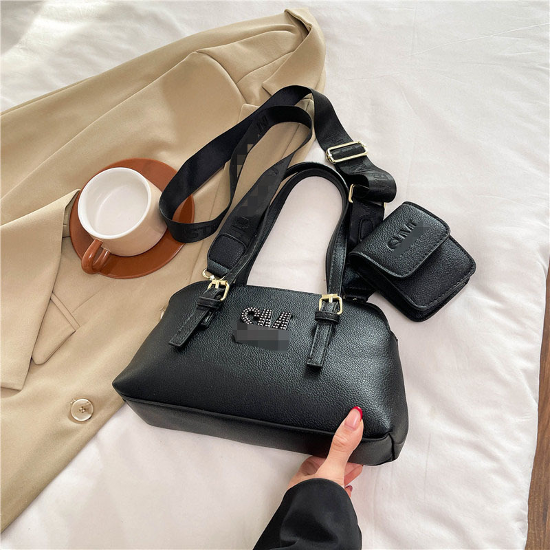 Bolso de bolos transfronterizo para mujer 2025 primavera nuevo bolso de axilas de moda bolso de almohada de hombro de gran capacidad de diseño de nicho