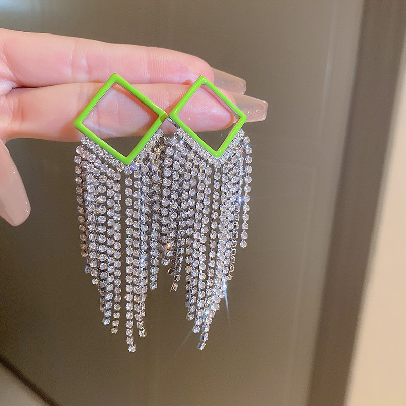 Pendientes de camelia de simulación de aguja de plata Pendientes elegantes retro francés Pendientes de todo fósforo de moda personalizada