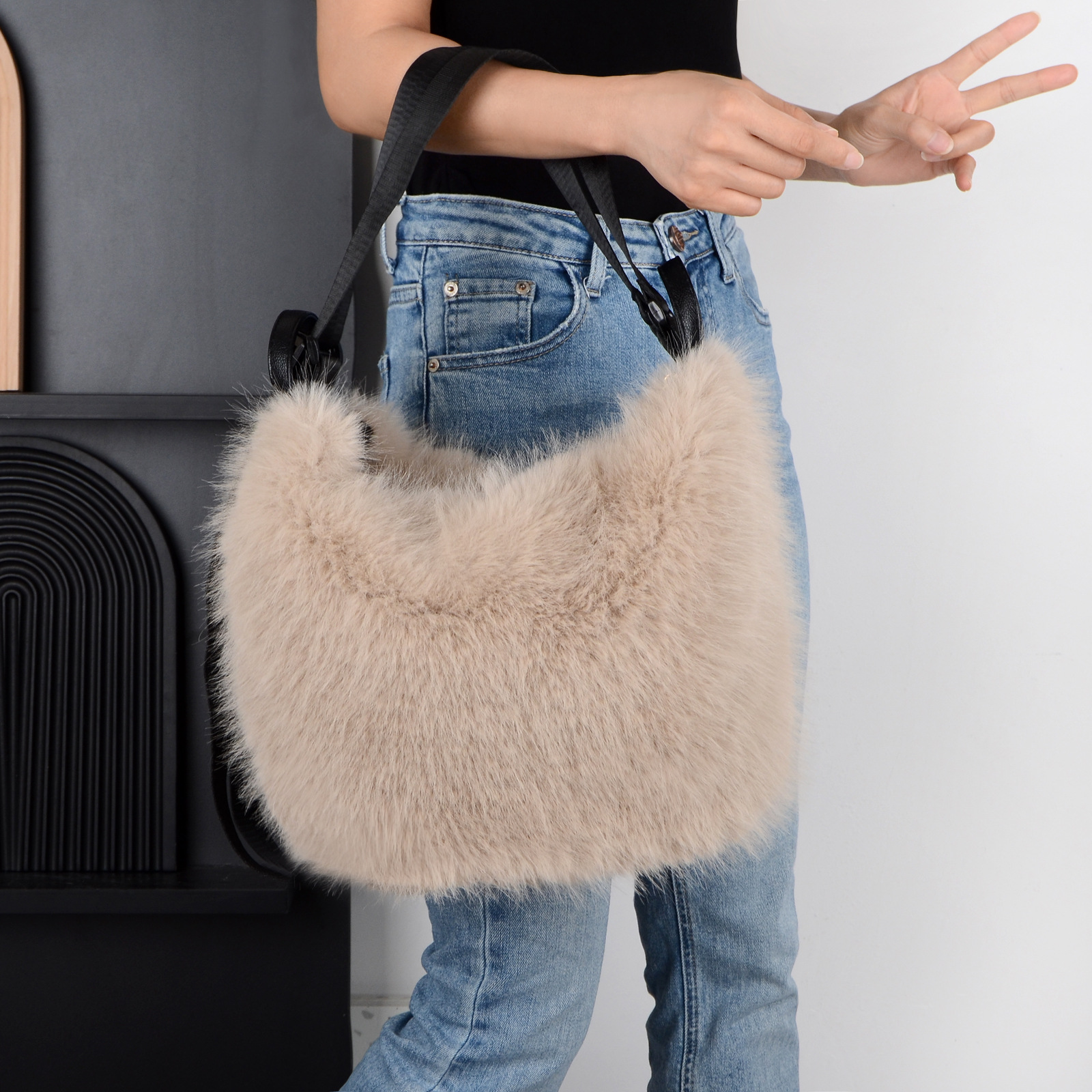 Comercio exterior nuevo bolso de peluche de hombro único bolso de moda nicho bolso de mujer bolso de peluche de moda europea y americana bolso al por mayor image 8