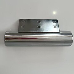 工場は家具の金属部品を供給しています。