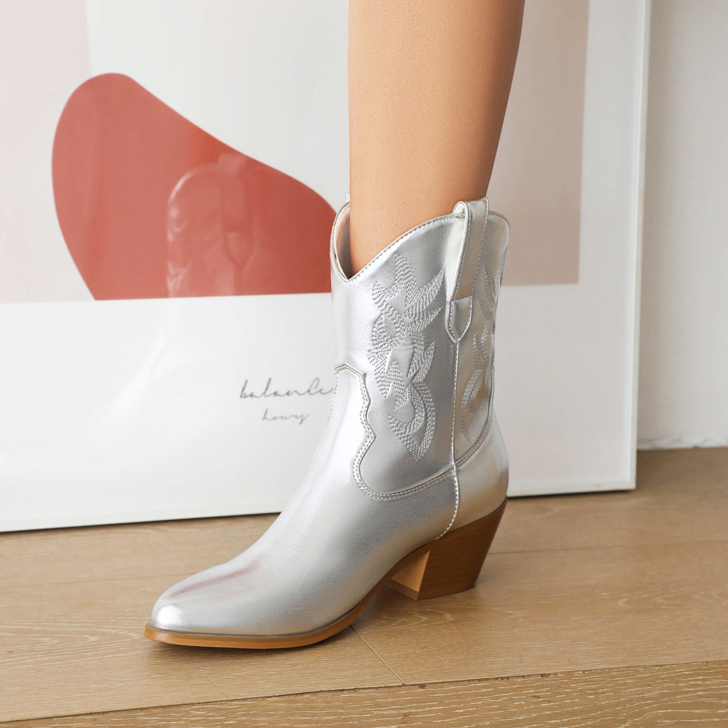 Plus-size women's ankle boots Fashion embroidered round toe western cowboy boots_voghion.com