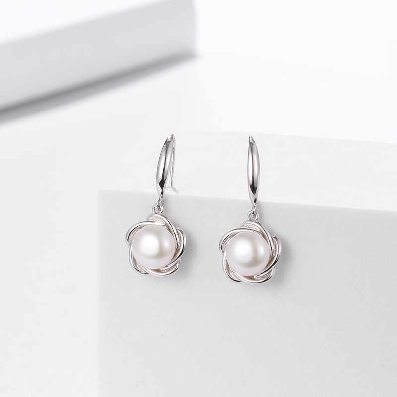 Estilo coreano elegante Super Flor de hadas gancho del oído S925 plata esterlina flor fresca con incrustaciones de perlas de agua dulce pendientes para las mujeres
