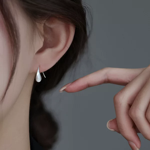 Water Drop Earrings Women's Niche Design High-level All-match Elegant Unique Earrings 2024 New Explosive Ear Hook Earrings