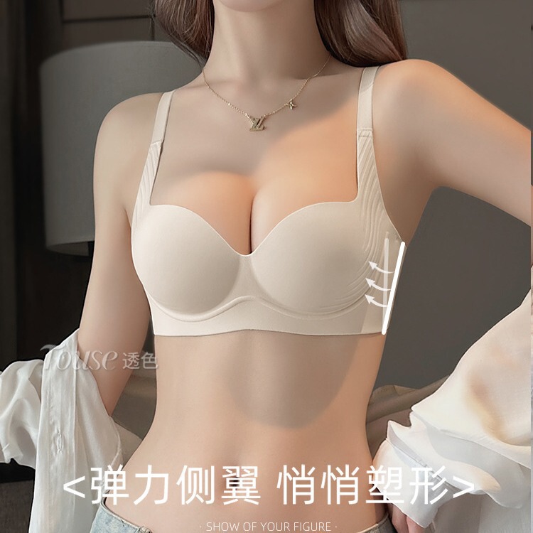 無傷の下着の女性の胸は集まって大きい夏の薄いタイプの柔らかいサポートを現します。|undefined