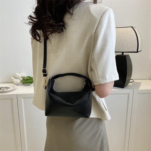 Simple solid color Korean style handbag for women  new summer trendy one-shoulder crossbody bag small fresh dumpling bag