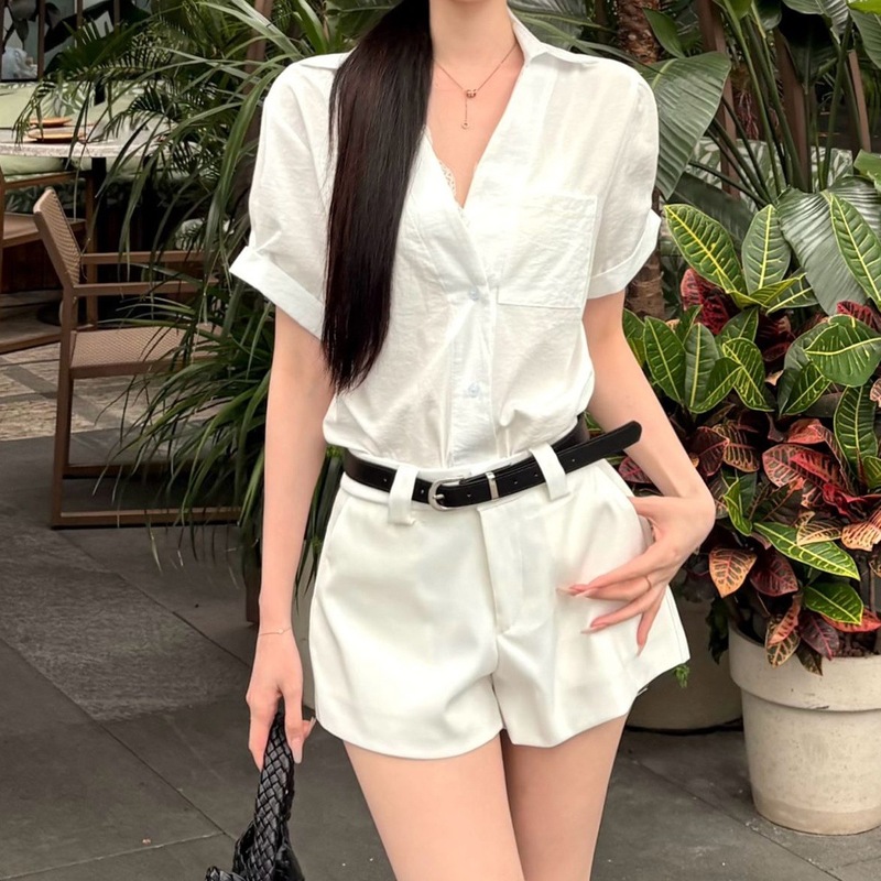 白色时尚边v领短袖衬衫女夏季度假风气质套装休闲阔腿短裤两件套|undefined