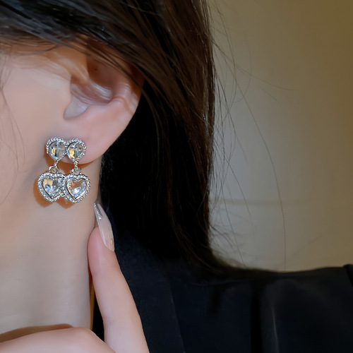 Zhao Lusi Style Double Heart Diamond Stud Earrings for Women Instagram Style High-End Elegance and Personality Earrings for Influencers Retro Ear Accessories