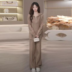 カジュアルファッションの女性と春の新作の帽子付きのパーカーは痩せていて、お腹を隠しています。