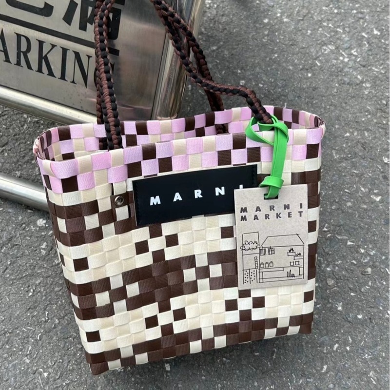 Marni新型ファッショントレンド手織り野菜バスケット大容量ハンディ色合わせリゾートビーチバケツ女|undefined