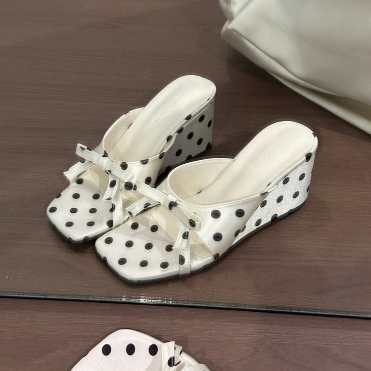 Aumentar la altura de la parte inferior gruesa de las zapatillas de talón de verano 2026 nuevas zapatillas de tacones altos con falda temperamento sandalias