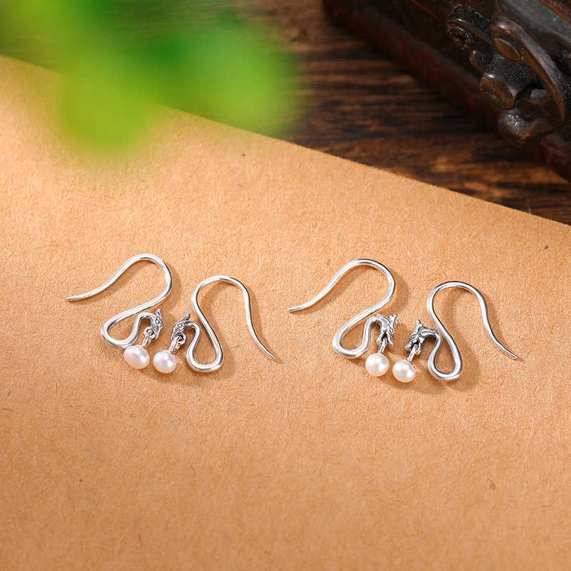 Bông tai móc bạc S925 hạt ngọc trai nước ngọt phong cách cổ điển họa tiết phượng hoàng — Mẫu phượng hoàng đỏ nam