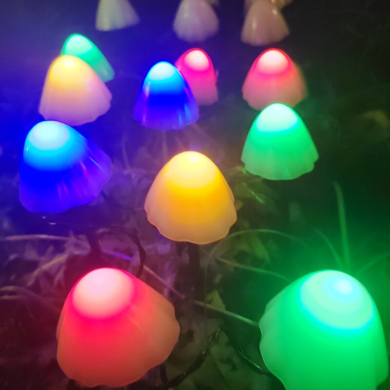 Solar-powered LED mushroom string lights for Christmas, outdoor garden, waterproof, decorative, and for illuminating lawns and gardens Solar-powered LED mushroom string lights for Christmas, outdoor garden, waterproof, decorative, and for illuminating lawns and gardens