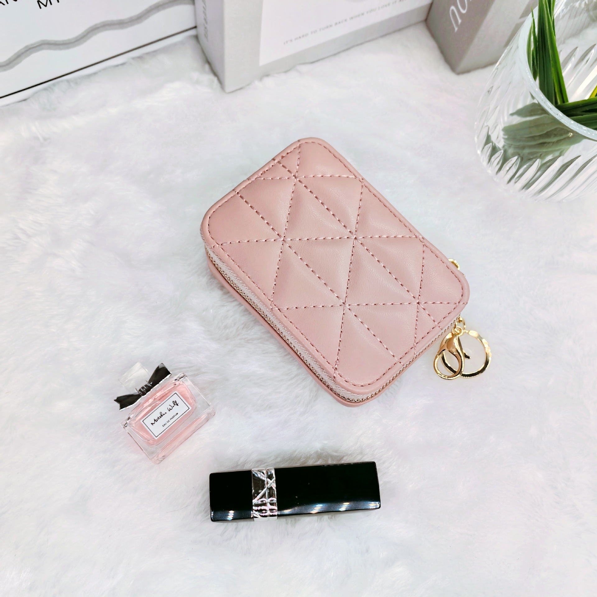 핑크 삼각형 자수 실