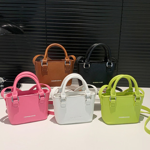 �羳���QŮ����ɫ�ٴ�ˮͰ���r�G�߼����Ćμ�����б���2025�¿�